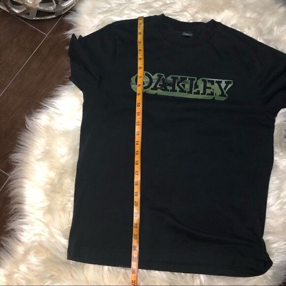 Oakley Camou Short Sleeve tee sz medium - Picture 7 of 8